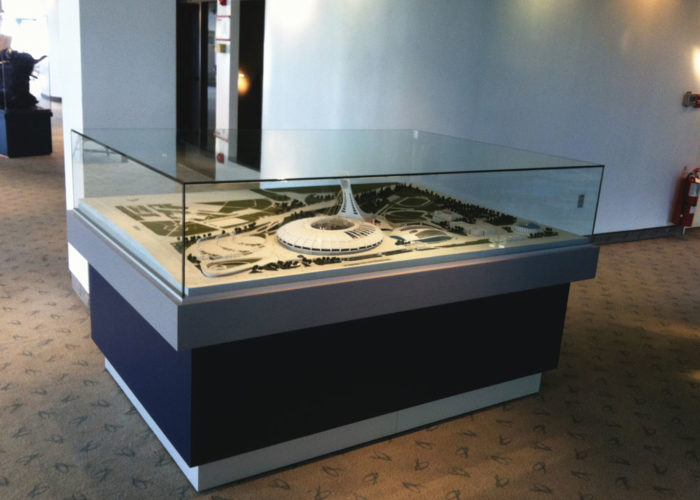 Mtl Display - Présentoir une étage en verre avec pied bleu